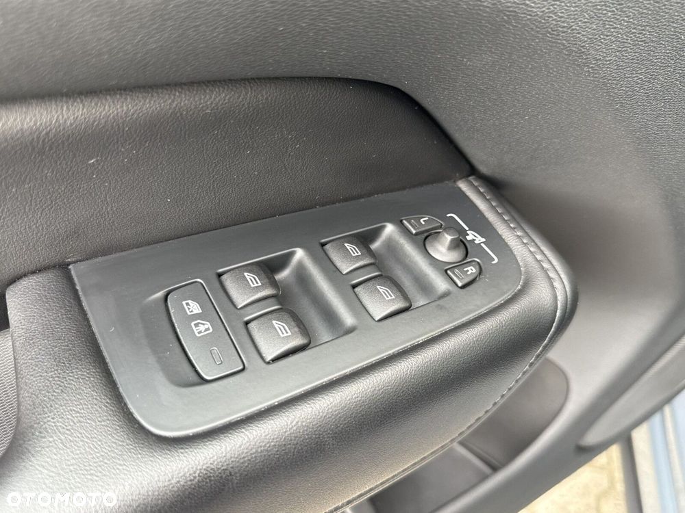 Volvo XC 60 B4 D AWD Plus Bright - 34