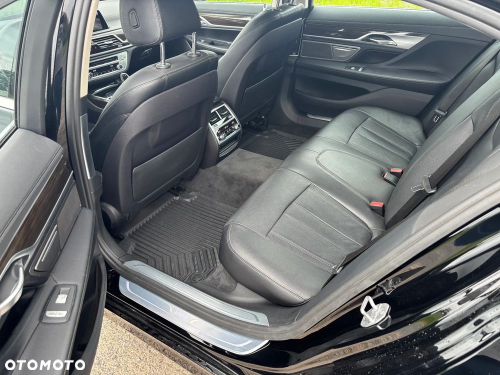 BMW Seria 7 740Li xDrive - 13