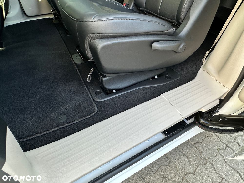 Chrysler Pacifica - 17