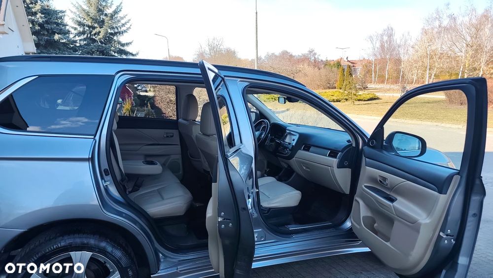 Mitsubishi Outlander 2.2 DI-D 4WD Automatik Diamant Edition+ - 39