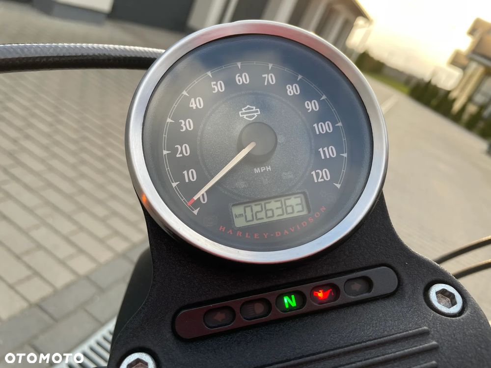 Harley-Davidson Sportster Iron 883 - 3