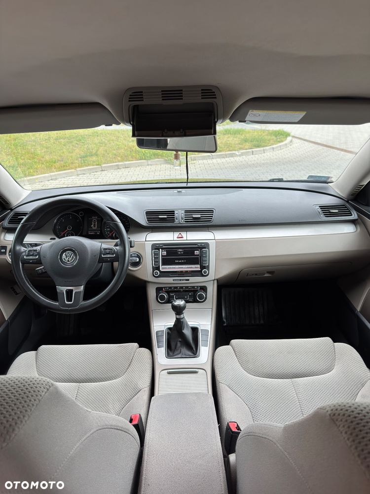 Volkswagen Passat 2.0 TDI DPF Comfortline - 9