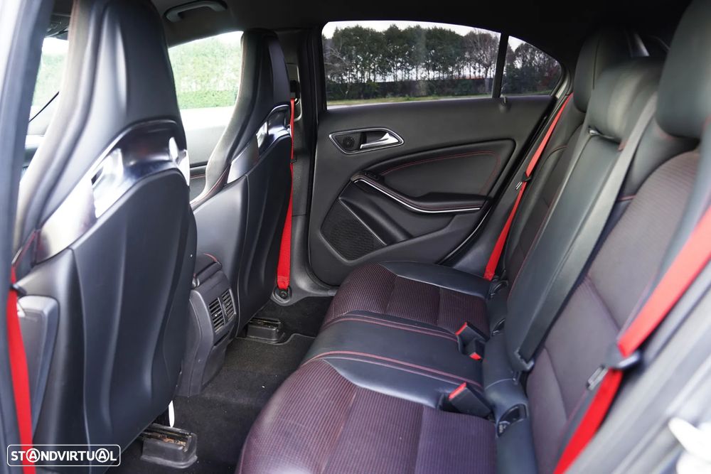 Mercedes-Benz A 45 AMG 4Matic Speedshift 7G-DCT - 26