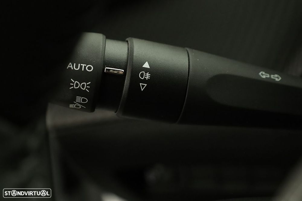 Peugeot 2008 1.2 PureTech Allure - 17