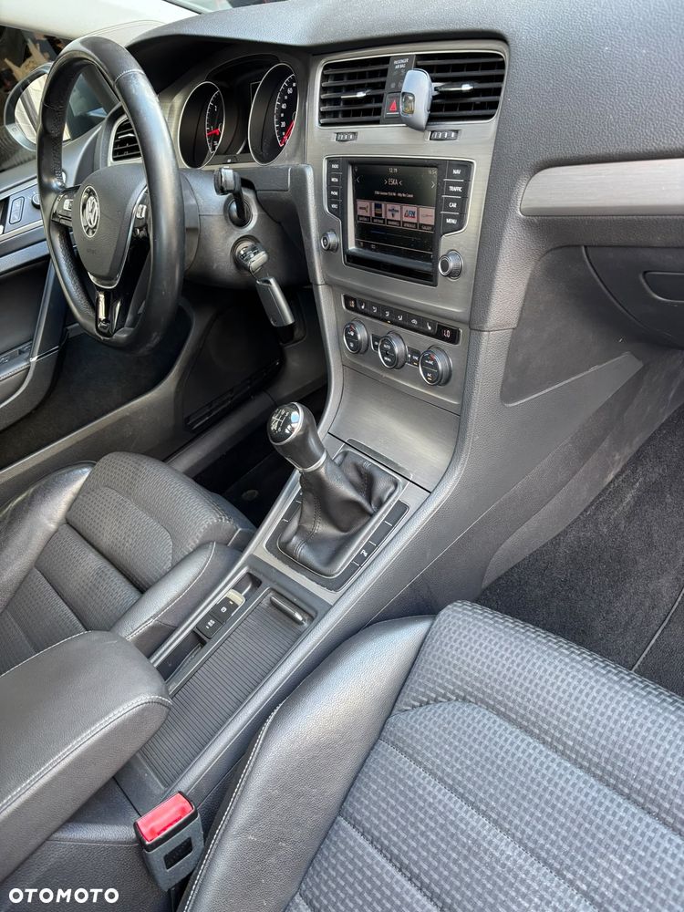 Volkswagen Golf - 10