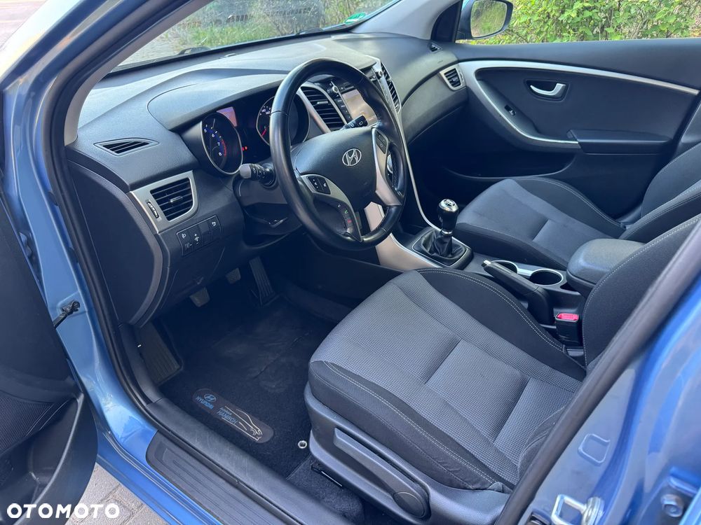 Hyundai i30 1.6 Trend - 12