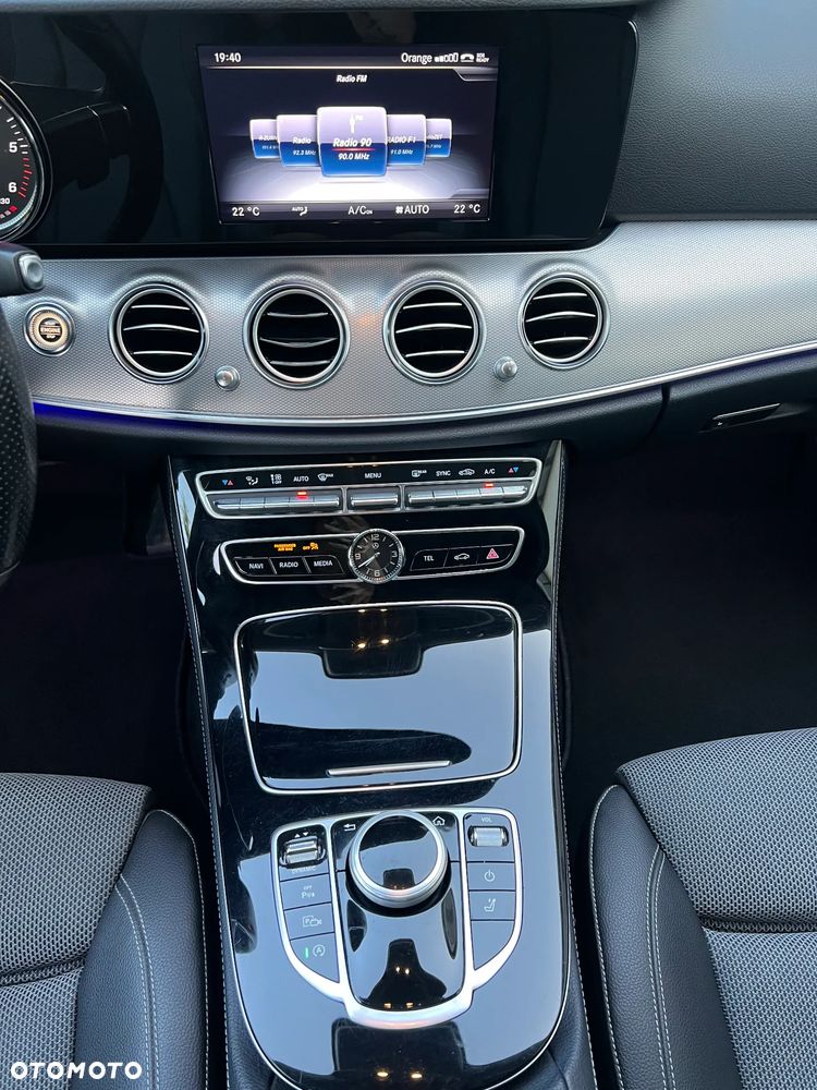 Mercedes-Benz Klasa E 220 d 4Matic 9G-TRONIC - 22