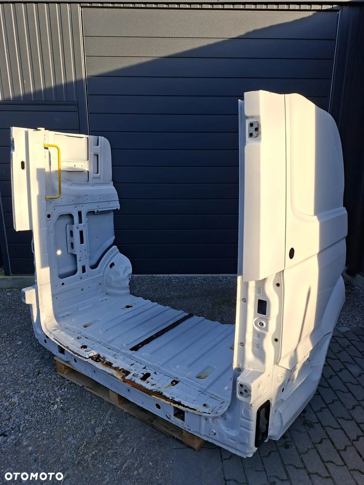 CRAFTER II , MAN TGE tył błotnik podłoga element cięty - 1