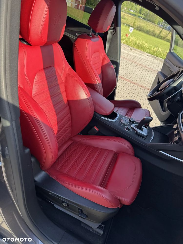 Alfa Romeo Stelvio - 11
