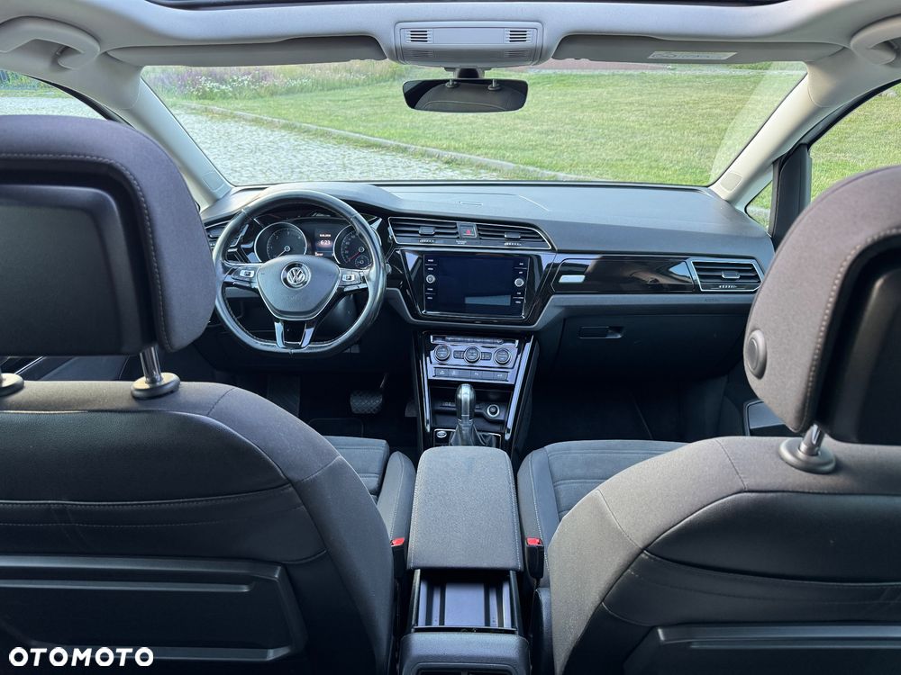 Volkswagen Touran - 10