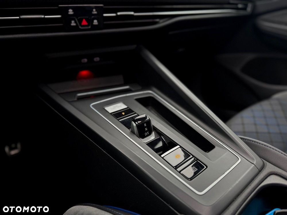 Volkswagen Golf - 25