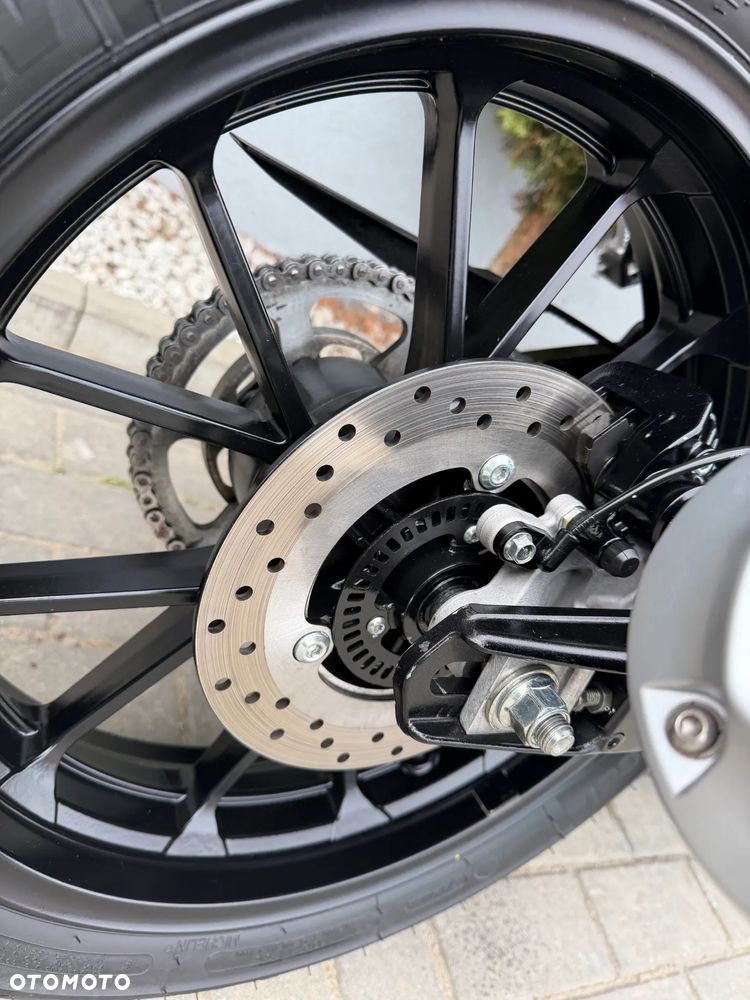 Yamaha MT - 24