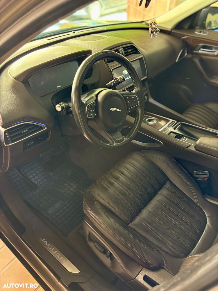 Jaguar F-Pace 20d AWD Portfolio - 22