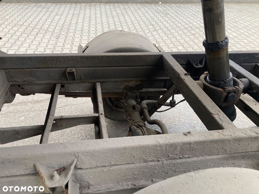 Mercedes-Benz 410 - 14