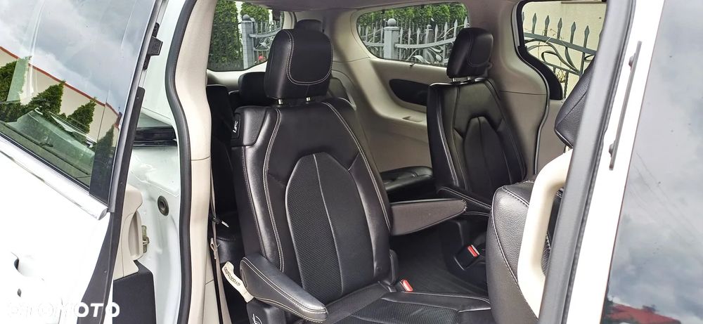 Chrysler Pacifica - 24