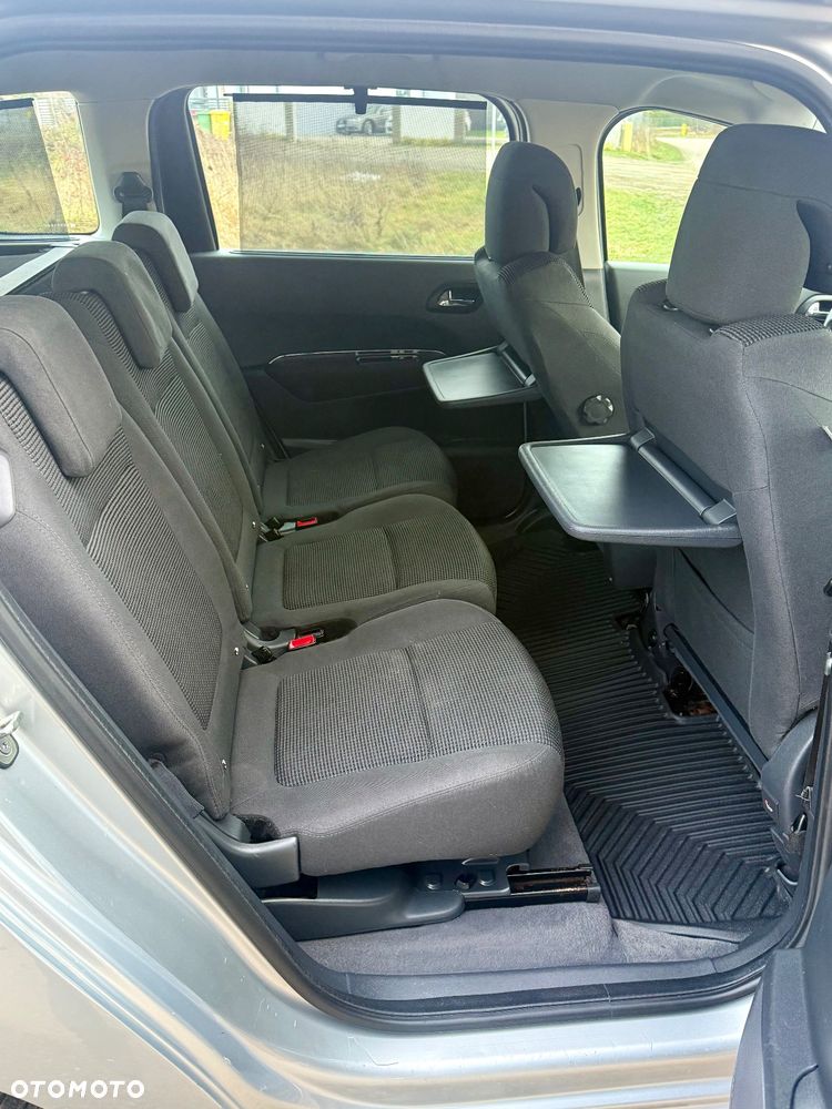 Peugeot 5008 1.6 HDi Family 7os - 21