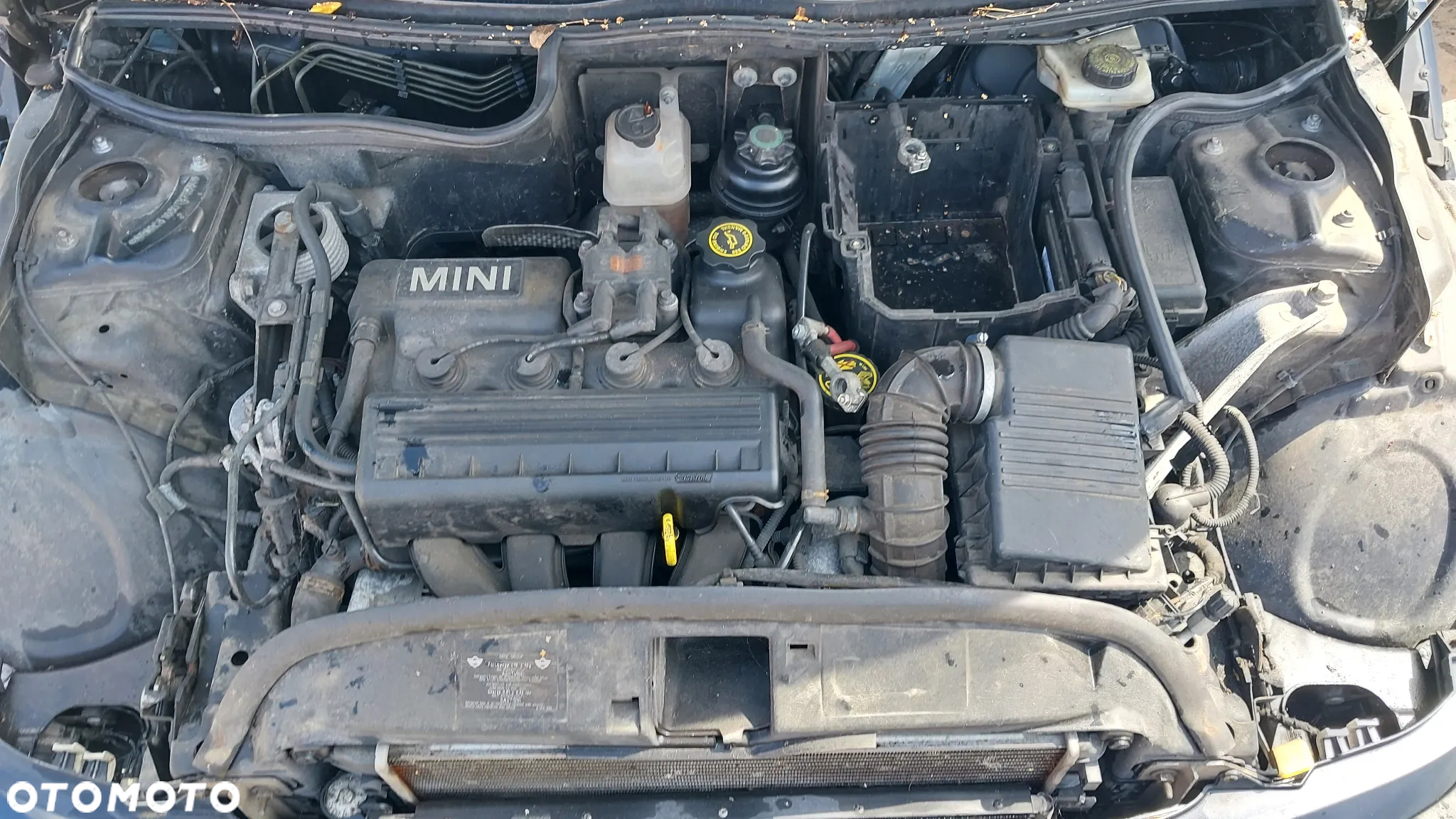 Mini Cooper I One R50 silnik 1.6 W10B16A benzyna drzwi maska zderzak cosmos black metalic 303 fotele wnętrze skóra boczki jasne skóry felgi koła szyba belka sanki lewarek konsola panel maglownica dach zamek drzwi prawy lewy przód Wszystkie części NA CZĘŚCI - 16