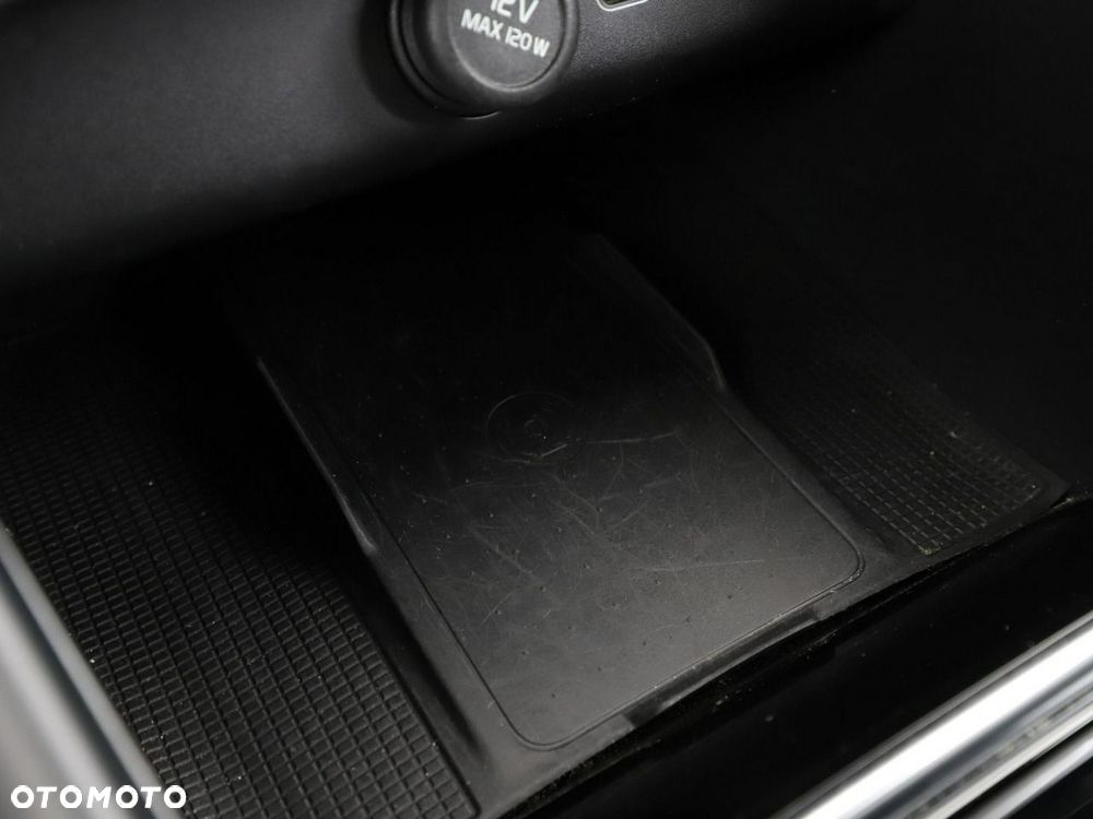 Volvo XC 40 Recharge Core - 31