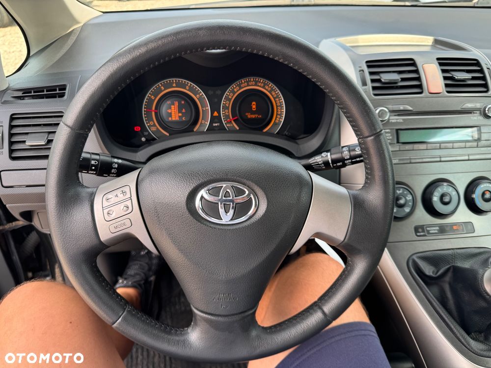 Toyota Auris 1.6 VVT-i Team - 11