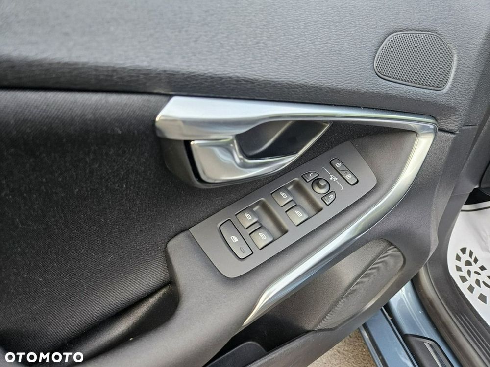 Volvo V40 D2 Momentum - 19