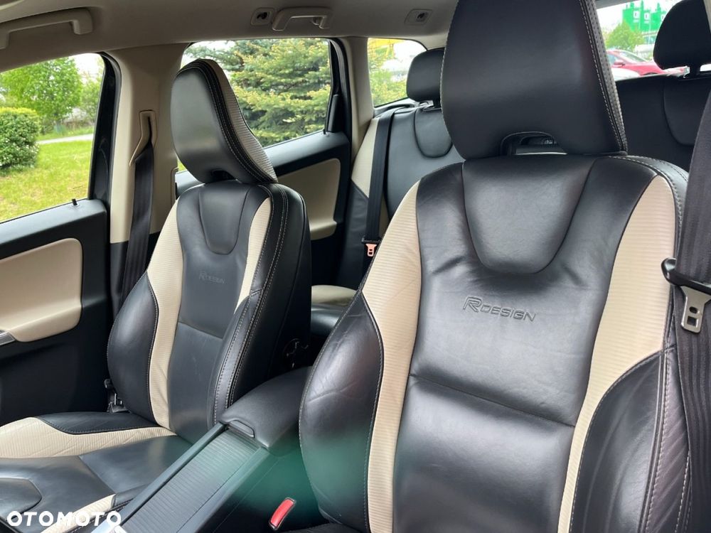 Volvo XC 60 2.4D AWD RDesign - 22