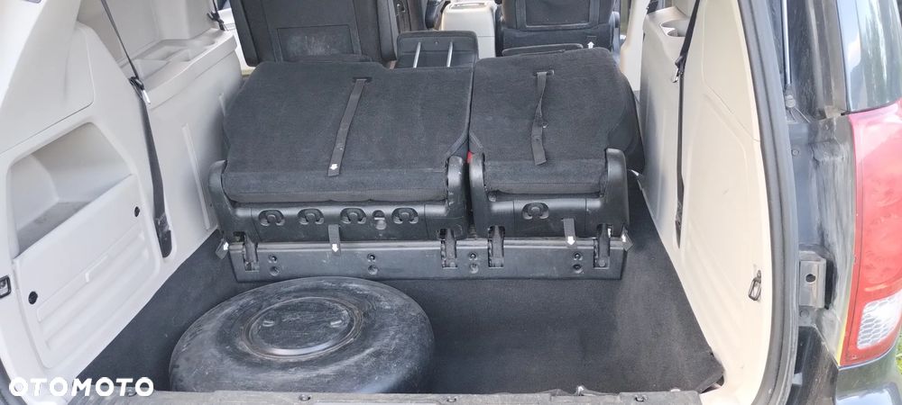 Dodge Grand Caravan - 7