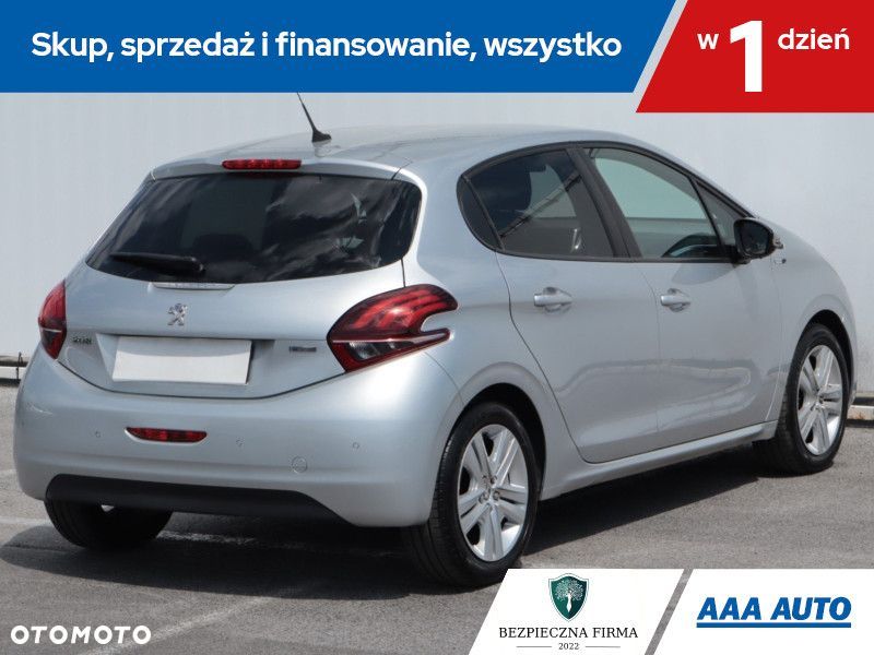 Peugeot 208 - 6