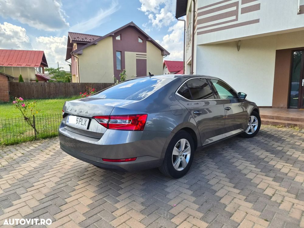 Skoda Superb 2.0 TDI DSG Ambition - 3
