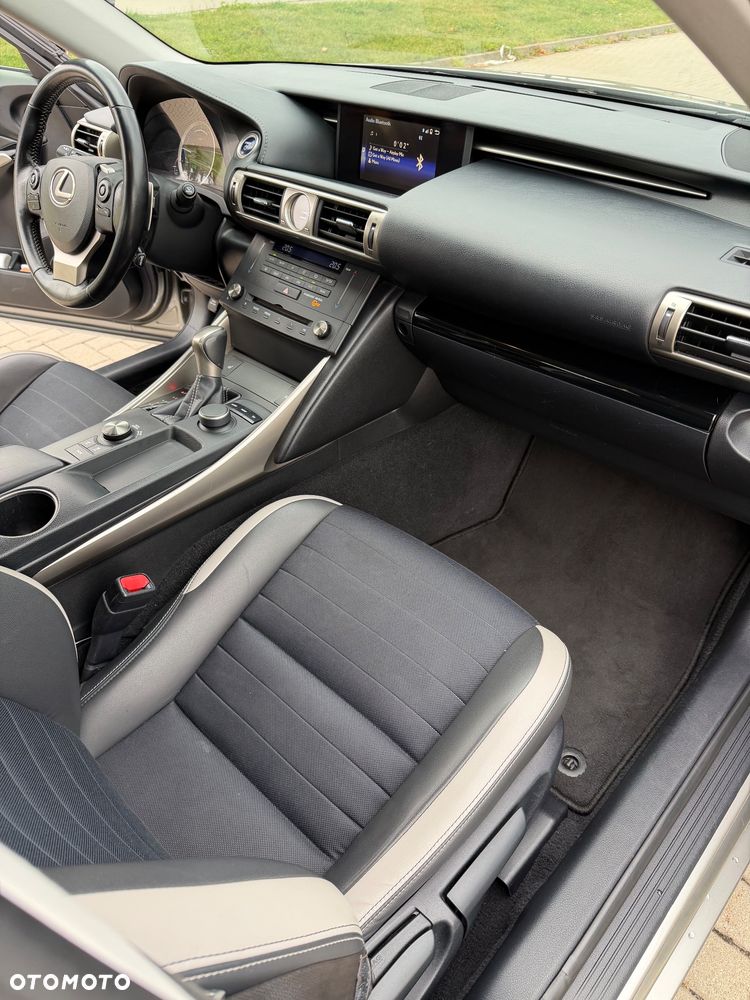 Lexus IS - 13