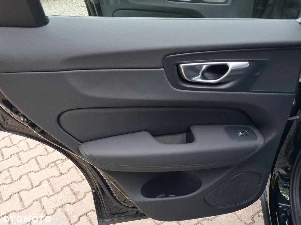 Volvo XC 60 B5 B AWD Plus Dark - 19
