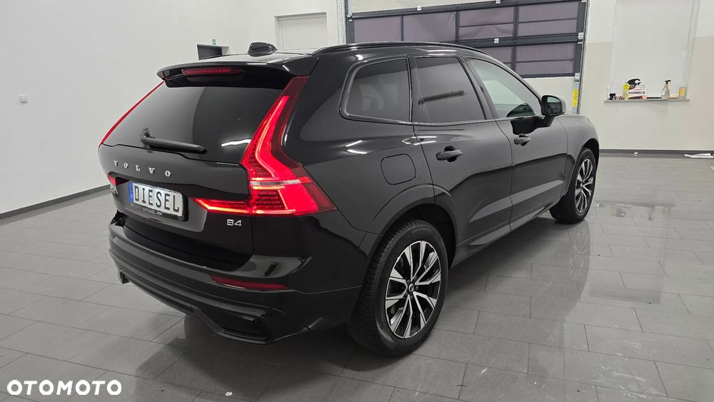 Volvo XC 60 B4 D Plus Dark - 4