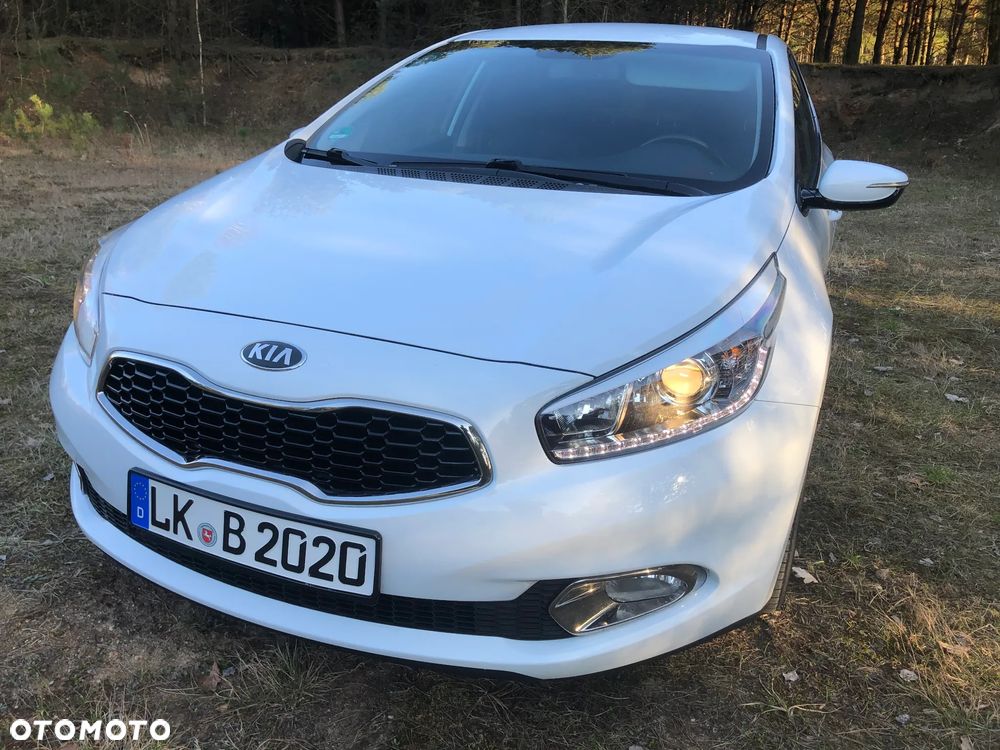 Kia Ceed 1.6 CRDi 128 Dream Team Edition - 2
