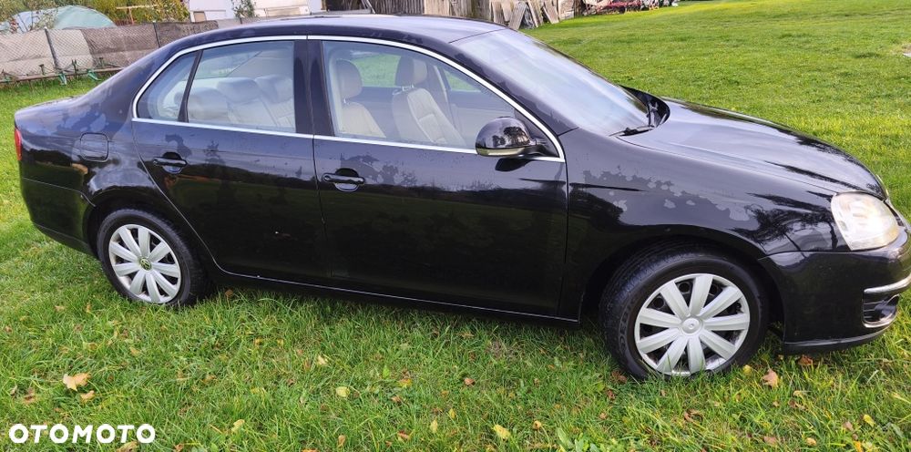 Volkswagen Jetta - 4