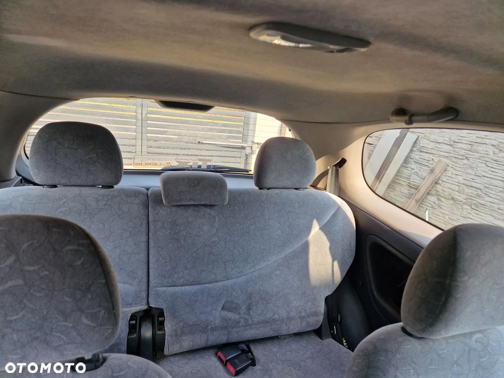 Toyota Yaris 1.0 Base - 6