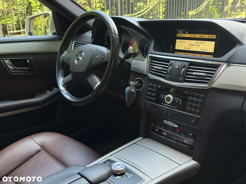 Mercedes-Benz Klasa E 350 CDI DPF 4Matic BlueEFFICIENCY 7G-TRONIC Avantgarde - 20