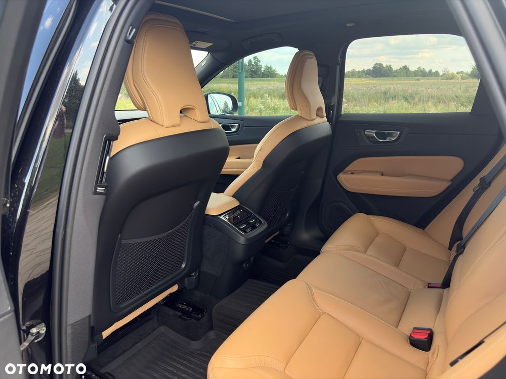 Volvo XC 60 B5 B AWD Ultimate Dark - 34