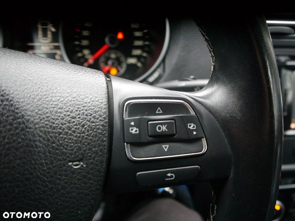 Volkswagen Golf 1.6 TDI DPF BlueMotion Technology MATCH - 30