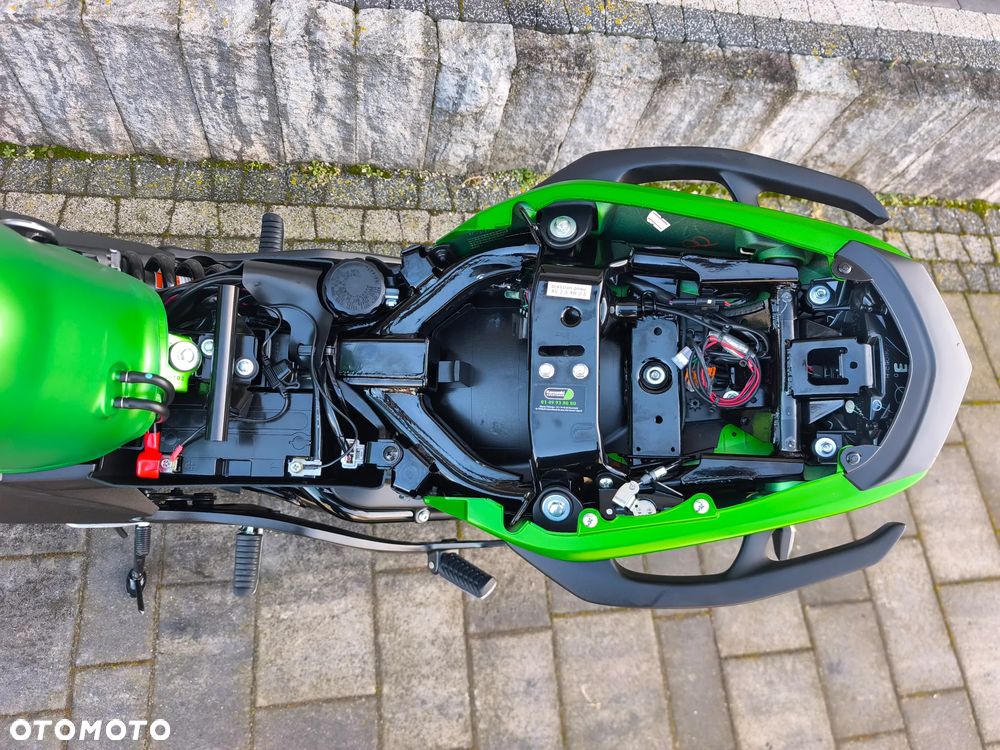Kawasaki ER - 28