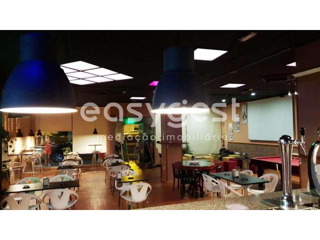 Bar totalmente equipado na zona das Glicínias em funcionamento - Grande imagem: 4/11