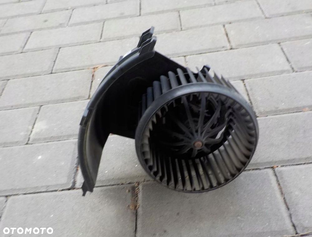 VW T5 WENTYLATOR WIATRAK NAGRZEWNICY PRZÓD - 2