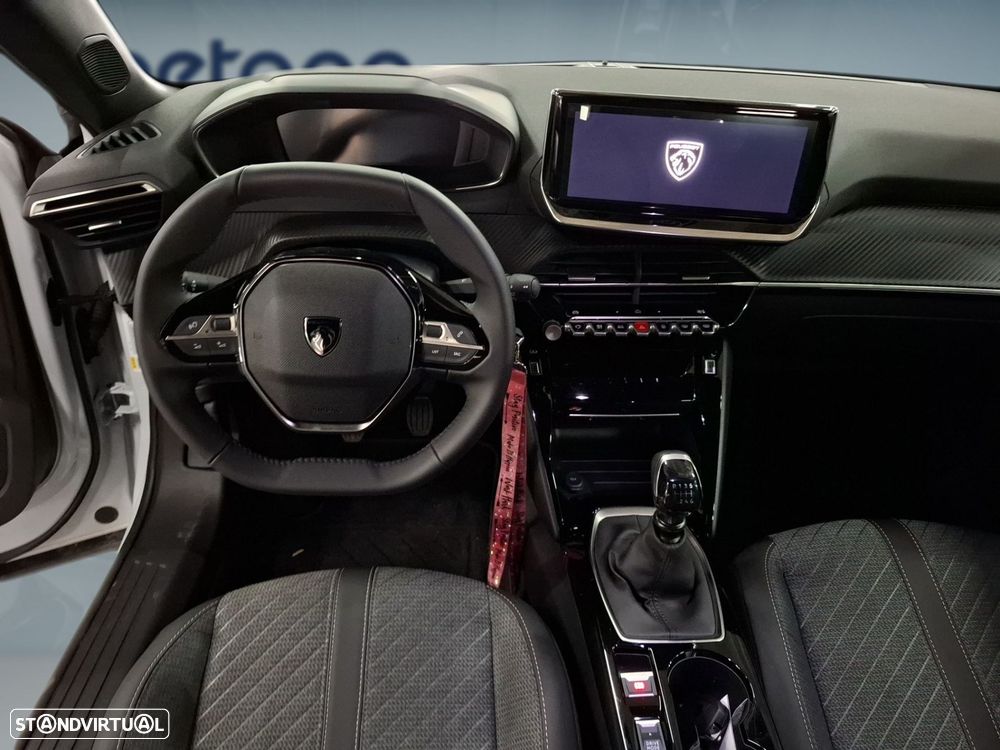 Peugeot 2008 1.2 PureTech Allure — fotografia 9