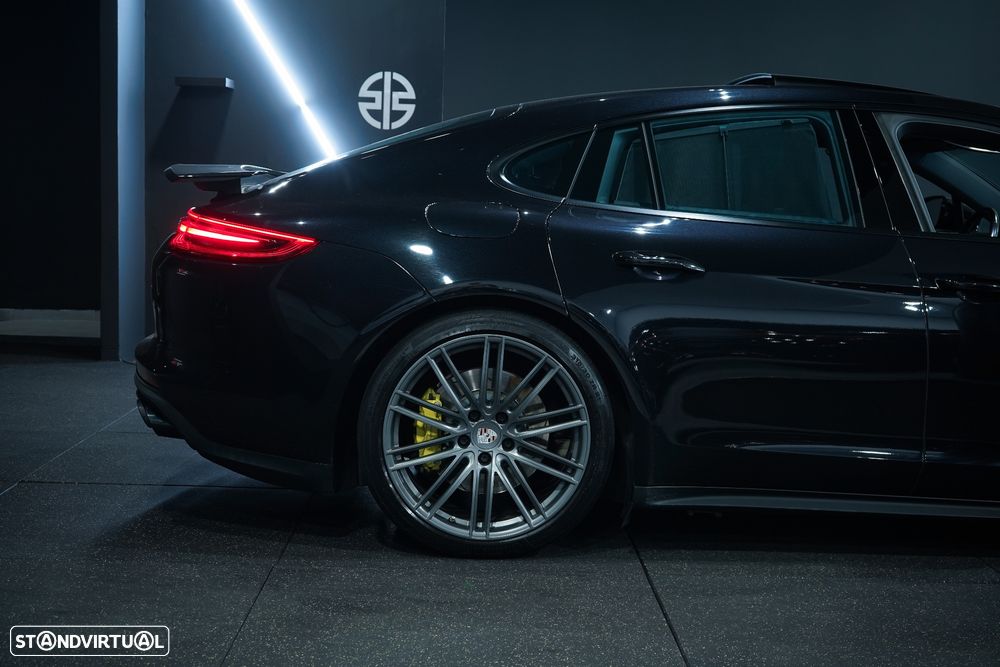Porsche Panamera 4 E-Hybrid - 8