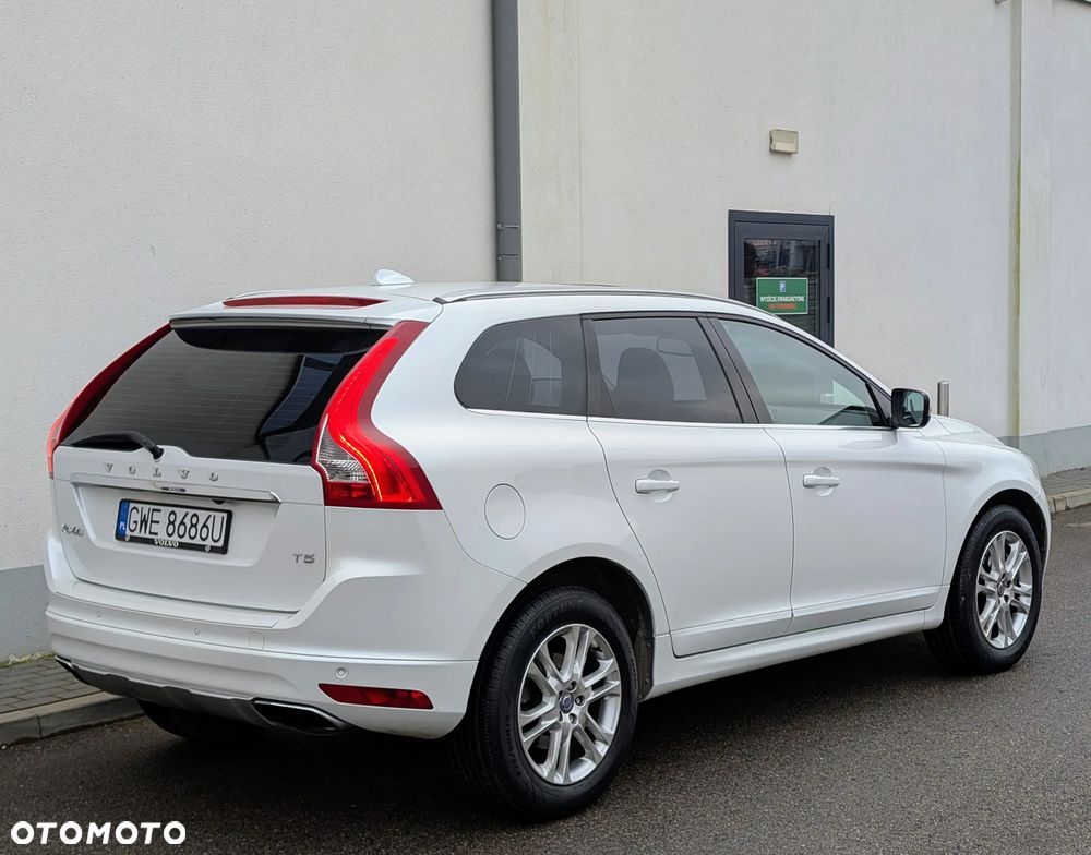 Volvo XC 60 T5 AWD Geartronic Momentum - 10