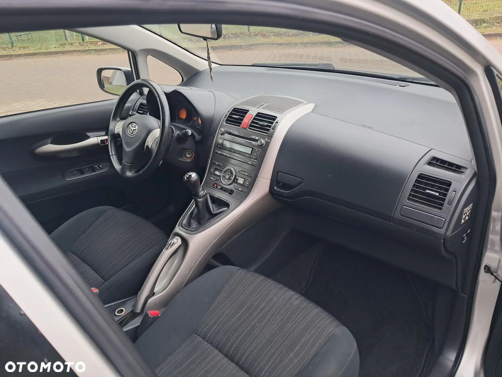 Toyota Auris 1.6 VVT-i Executive - 10