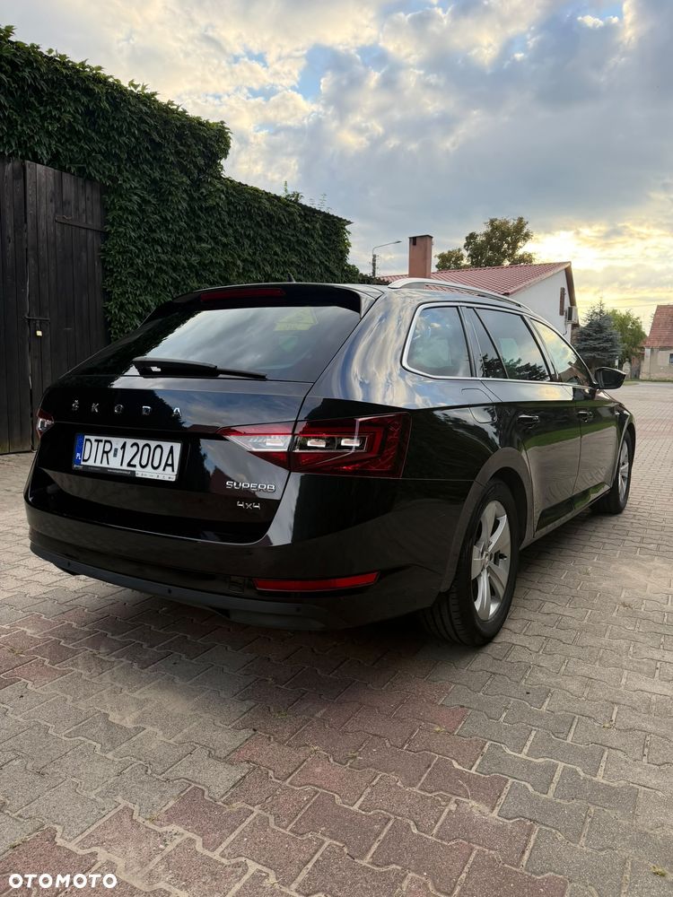Skoda Superb 2.0 TDI 4x4 L&K DSG - 5
