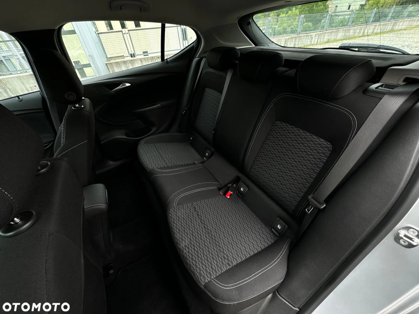 Opel Astra 1.4 Turbo Edition - 33