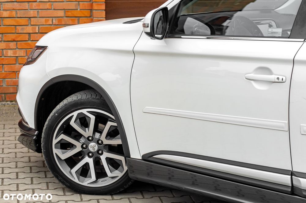 Mitsubishi Outlander 2.2 DID Instyle Navi 4WD - 5