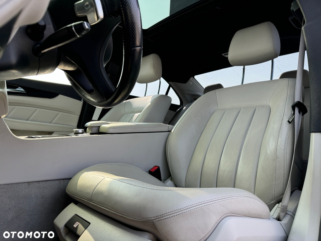 Mercedes-Benz CLS - 14