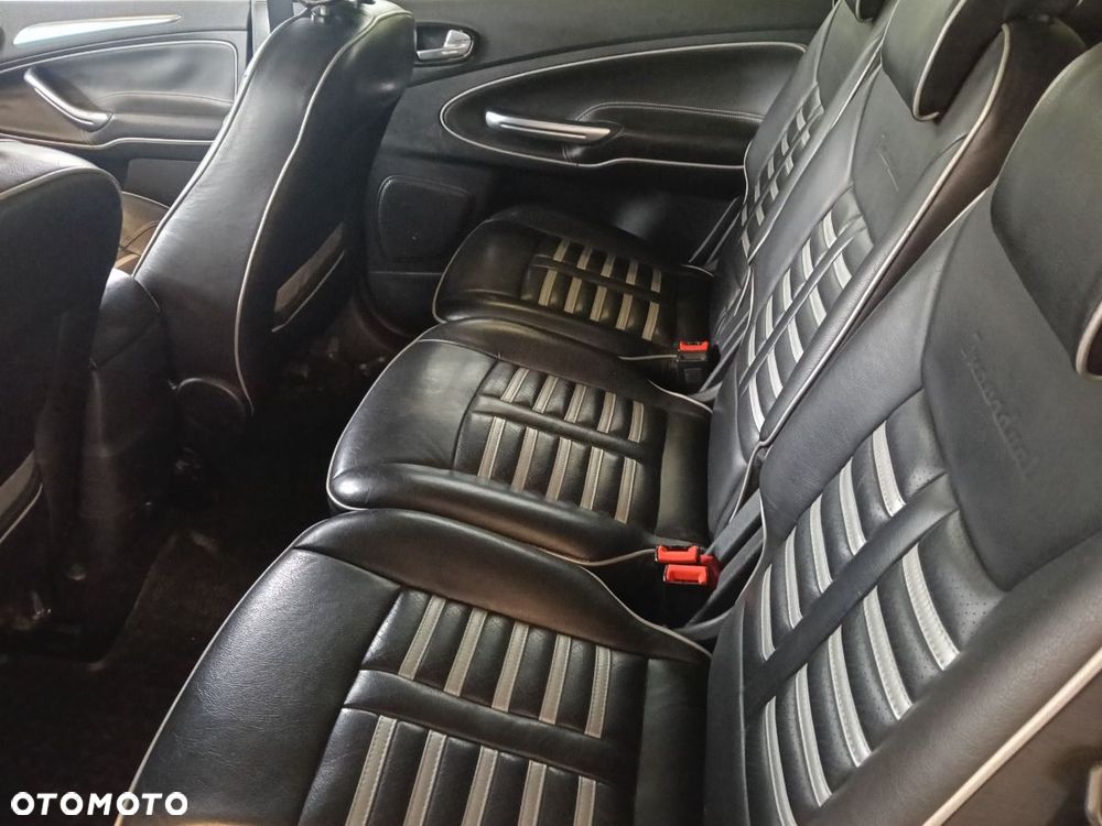 Ford S-Max - 12