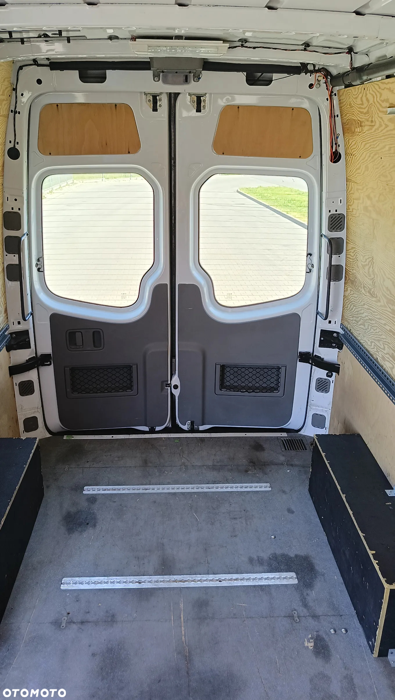 Mercedes-Benz Sprinter L2H2 Średniak 319 CDI 3.0 V6 190KM - 31